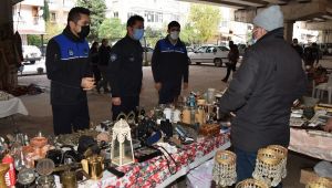 Bornova pazarlarında denetimler devam ediyor