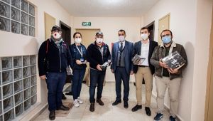 Depremzede çocuklara Ankara'dan tablet desteği