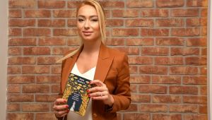  İlk Kitabında Ayrılık, Aşk ve Hüznü Anlattı 