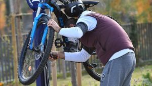 İzmir’de bisikletler için ücretsiz tamir istasyonları kuruldu