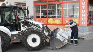 Karabağlar Belediyesi kısıtlama günlerinde sahada