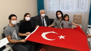 Başkan Selvitopu yeni yılı depremzede ailelerle karşıladı