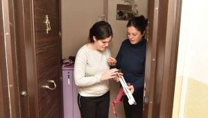 Görme engelli bireylere beyaz baston 