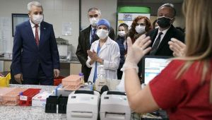  İmmun plazma sağlayan ilk merkezi ziyaret 