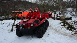 İzmir Büyükşehir Belediyesi ekipleri karla mücadelesini sürdürüyor