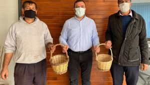 Seferihisarlı Romanlar Hasır Sepet Üretiyor