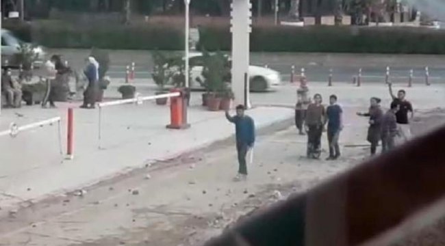 Taşlı sopalı 'hurda' kavgası kamerada