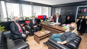 Başkan Soyer’den, İzmir Eczacı Odası’na teşekkür ziyareti