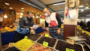 Bayraklı Zabıtasından Pazar Yeri Uygulaması