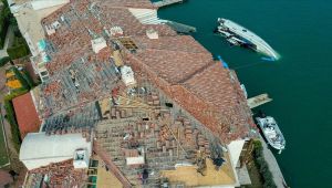 Hortumun ardından hasar oluşan evlerde çalışmalar sürüyor