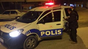 İzmir'de kalacak yeri olmayan kişiye polis sahip çıktı