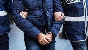 İzmir'de otobüste çarşaflı kadını darbeden kişi tutuklandı