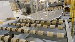 Mobilya, tekstil ve doğal taşın fütüristik buluşması