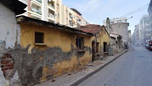 Bornova’da metruk binaların yerine yeşil alan