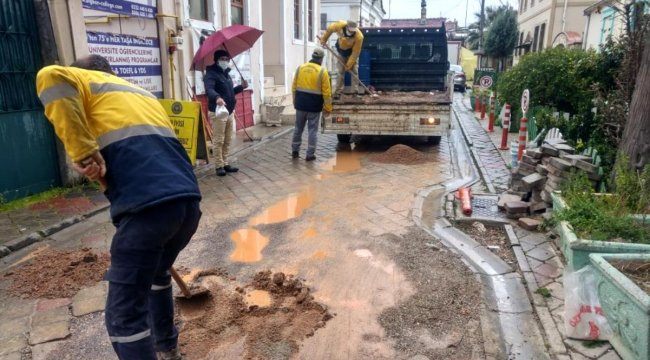 Buca'da bozulan yollarda tadilat çalışmaları
