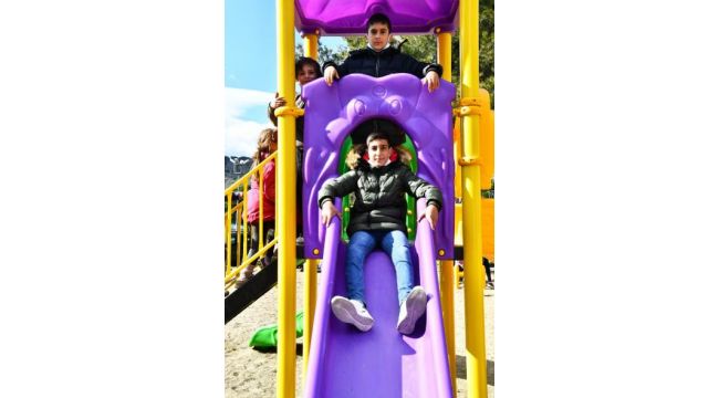 Büyükşehir’den Bergamalı çocuklara kaydırak