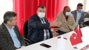 CHP’li Sındır yeni üyelere rozet taktı