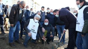 Çiğli’de Sağlık Emekçileri Anısına İlk Fidanlar Dikildi
