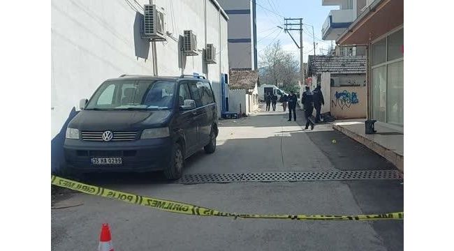 İzmir'de tabancalı kavga: 1'i ağır 2 yaralı