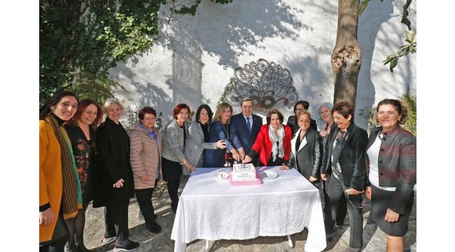 Konak Belediyesi’nin 32 müdürlüğü 16’sını kadın yönetiyor.