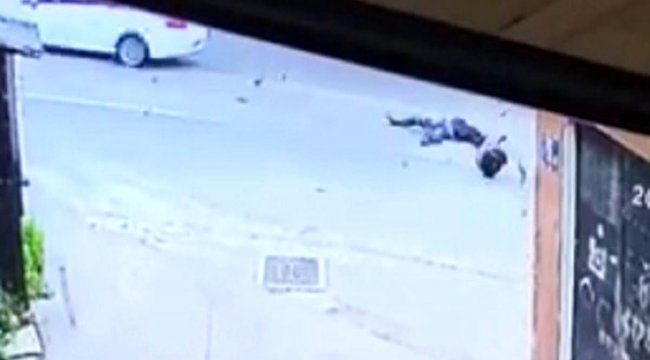 Motosikletli kuryenin hayatını kaybettiği kaza anı kamerada