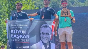 Zaferi, merhum başkana adadılar