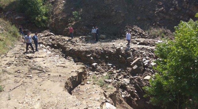 Kiraz'da şiddetli yağış sonrası heyelan meydana geldi