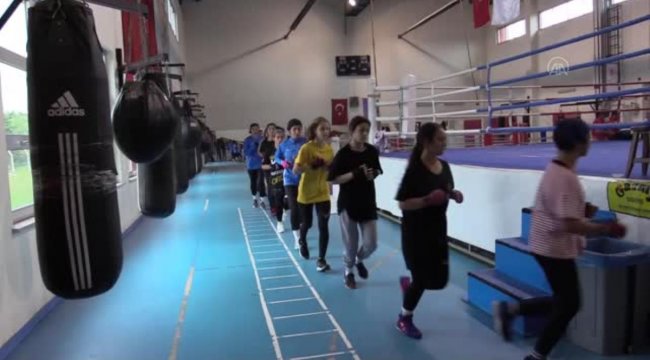 Yıldız Kadın Boks Milli Takımı'nın kampı devam ediyor