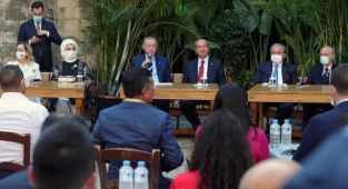 Cumhurbaşkanı Erdoğan KKTC'de gençlerle bir araya geldi