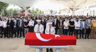 Hüseyin Avni Coş son yolculuğuna uğurlandı