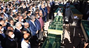 Silahlı saldırıda öldürülen 7 kişinin cenazesi toprağa verildi