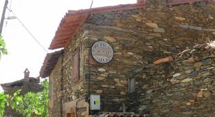 Anneannesinden kalma taş evi butik otele dönüştürdü