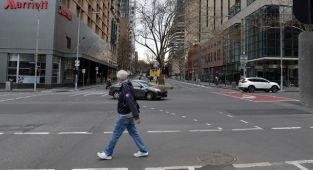 Avustralya'nın Melbourne kentinde Kovid-19 yasakları uzatıldı