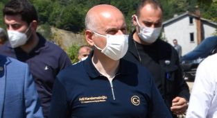 Bakan Karaismailoğlu: El birliği ile afetin izlerini ortadan kaldırıyoruz