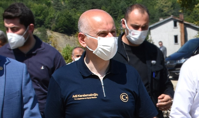 Bakan Karaismailoğlu: El birliği ile afetin izlerini ortadan kaldırıyoruz