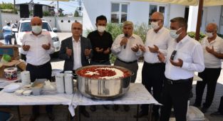 Başkan Kayda Personeline Aşure İkram Etti