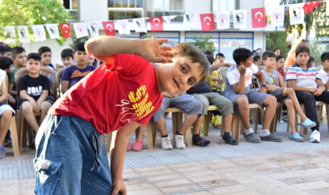 Bornovalı miniklere kuklalı eğlence