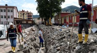 Bozkurt'ta suyun kesildiği bölgelerde bakım ve onarım çalışmaları devam ediyor