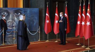 Cumhurbaşkanı Erdoğan, 30 Ağustos Zafer Bayramı tebriklerini 'Mülteci Çocuk' tablosu önünde kabul etti