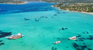 Dikili'nin eşsiz koyları ziyaretçileri cezbediyor