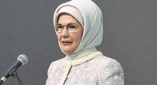 Emine Erdoğan: Salgınla mücadelede uluslararası iş birliğini ihmal etmeden ortak iş birliklerinin parçası olduk