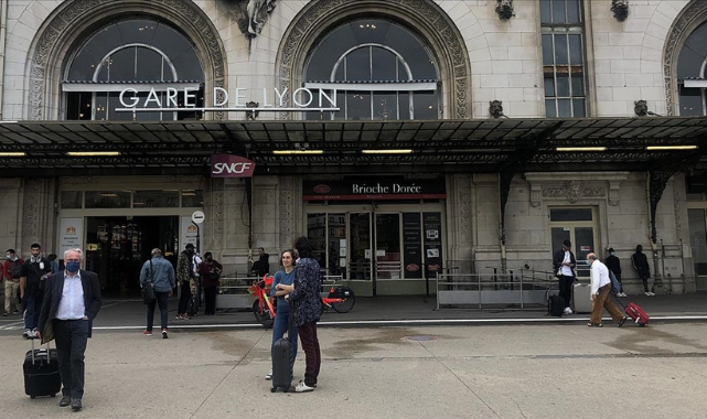 Fransa'da son 24 saatte 28 bin 554 Kovid-19 vakası belirlendi