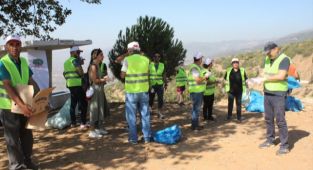 Gölcük Mahallesinde gönüllüler çevre temizliği yaptı