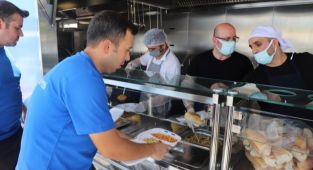 İzmir Büyükşehir Belediyesi’nin mobil mutfağı Muğla’dan döndü