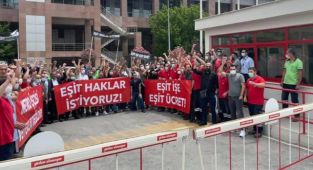 İzmir'de metro ve tramvay çalışanları uzayan TİS görüşmelerine karşı eylem başlattı