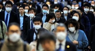 Japonya'da Kovid-19 hastasına yaklaşık 120 hastanede yatak bulunamadı