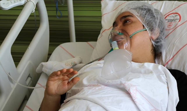 Kararsız kaldığı için aşısını yaptırmayan Kovid-19 hastası kadın pişmanlığını anlattı