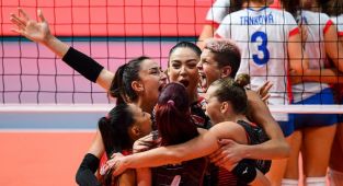 Kızlar çeyrek finalde