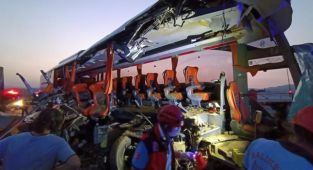 Kara yolunda facia 6 ölü, 37 yaralı