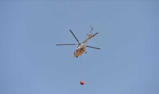 Tunceli'de kontrol altına alınan iki ayrı bölgedeki örtü yangınlarına müdahale sürüyor